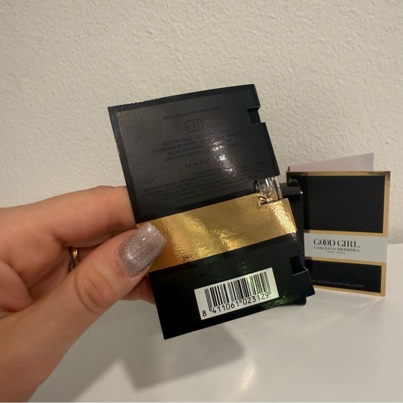 Carolina Herrera Bundle Good Girl Blush Ea De Parfum Dabber 7 ml Bad Boy 8ml - Picture 4 of 12